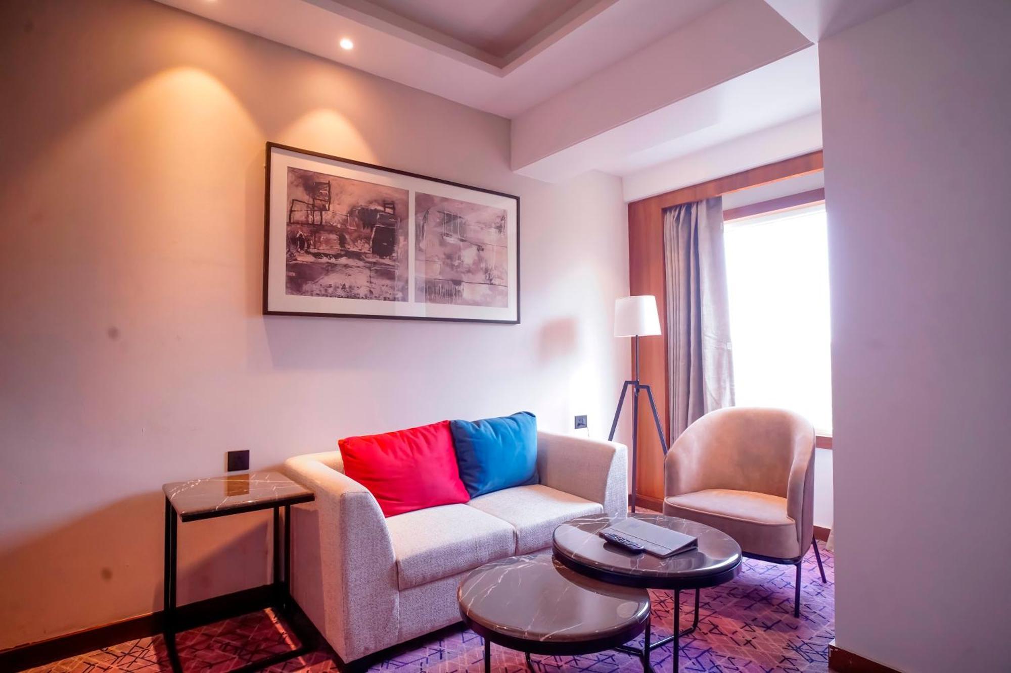 Ishaan Sarovar Portico دوغار المظهر الخارجي الصورة