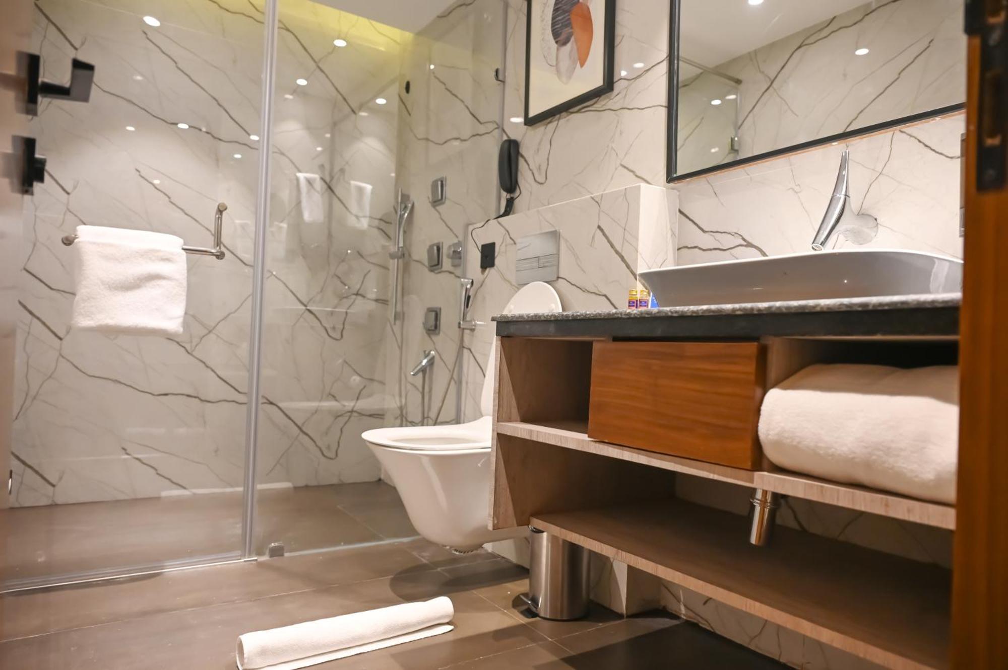 Ishaan Sarovar Portico دوغار المظهر الخارجي الصورة