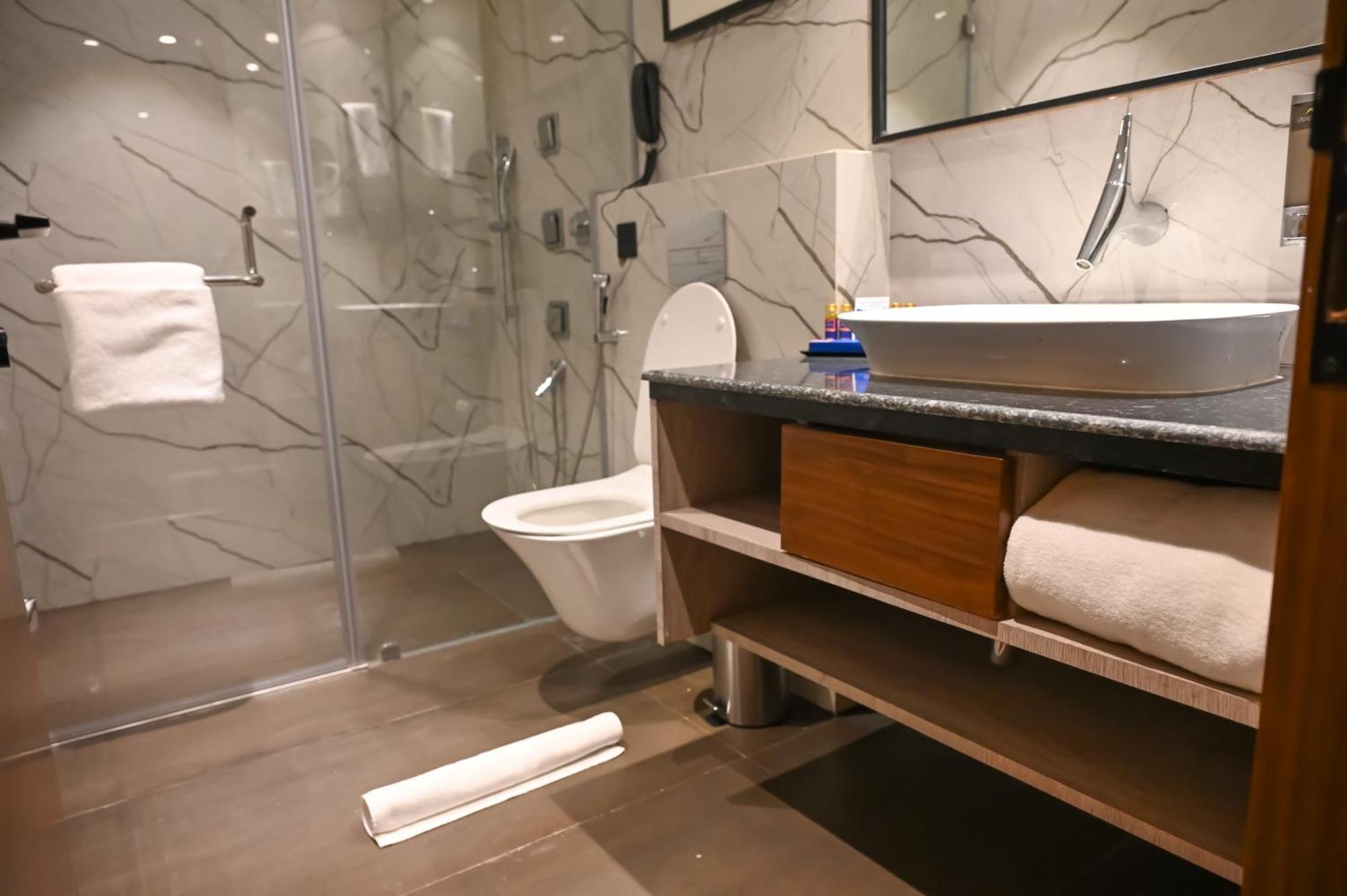Ishaan Sarovar Portico دوغار المظهر الخارجي الصورة